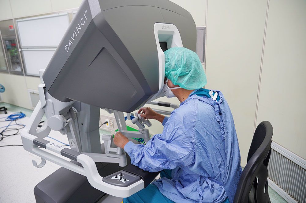 聖馬爾定醫院引進最新達文西手術系統 組專業手術團隊服務在地鄉親
