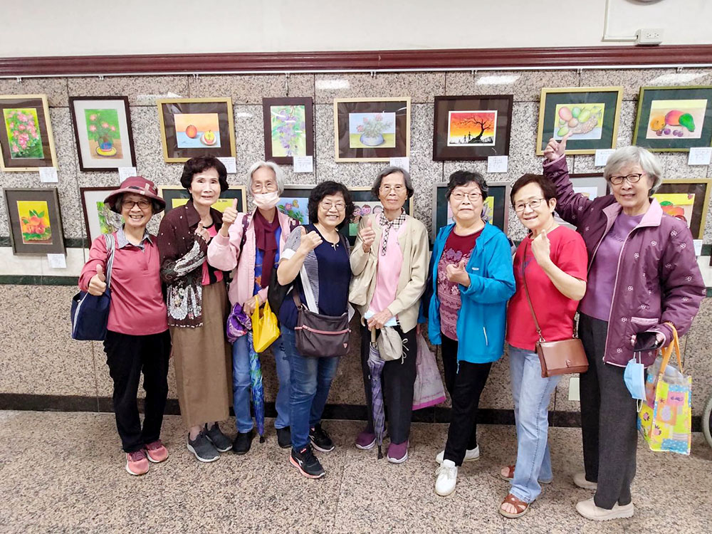 聖馬爾定長輩畫展 揮灑彩色「心」人生