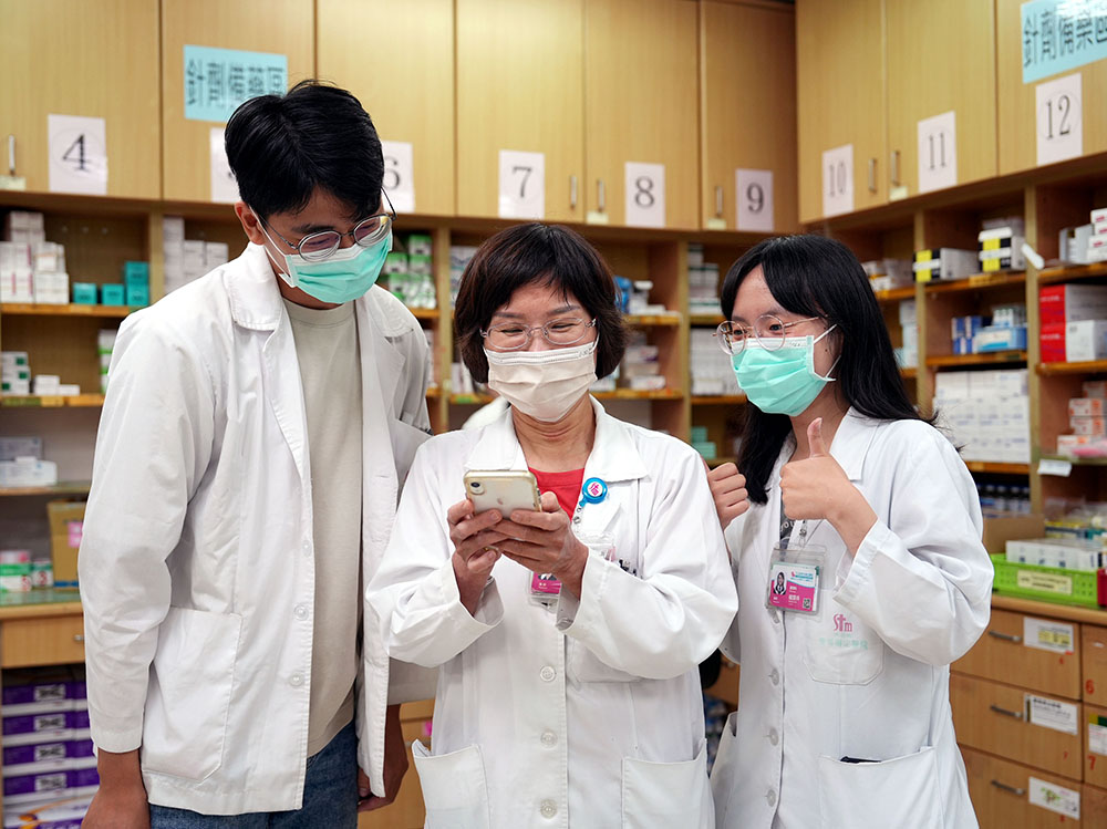 將評鑑條文換化成冒險遊戲 藥劑科運用AI備戰評鑑