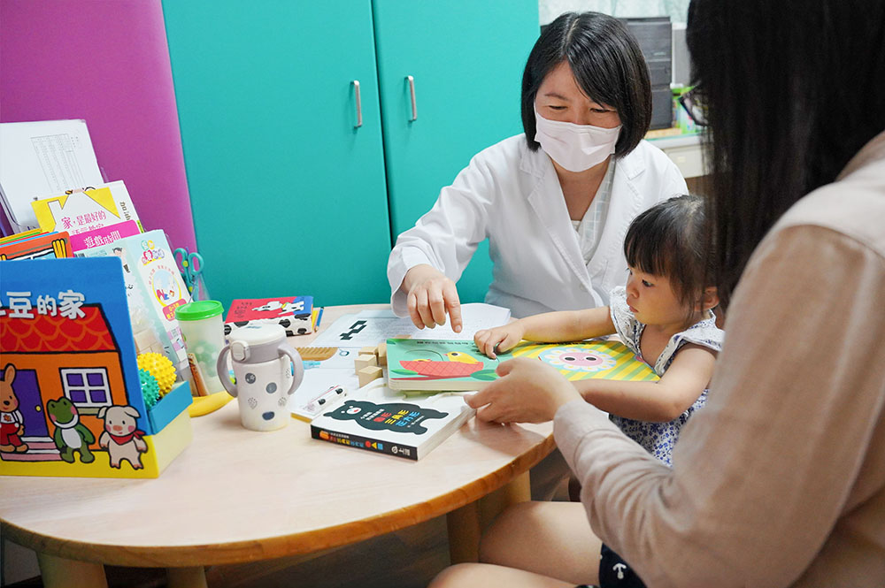 本院提供7歲以下兒童免費6次發展篩檢 守護孩子健康成長